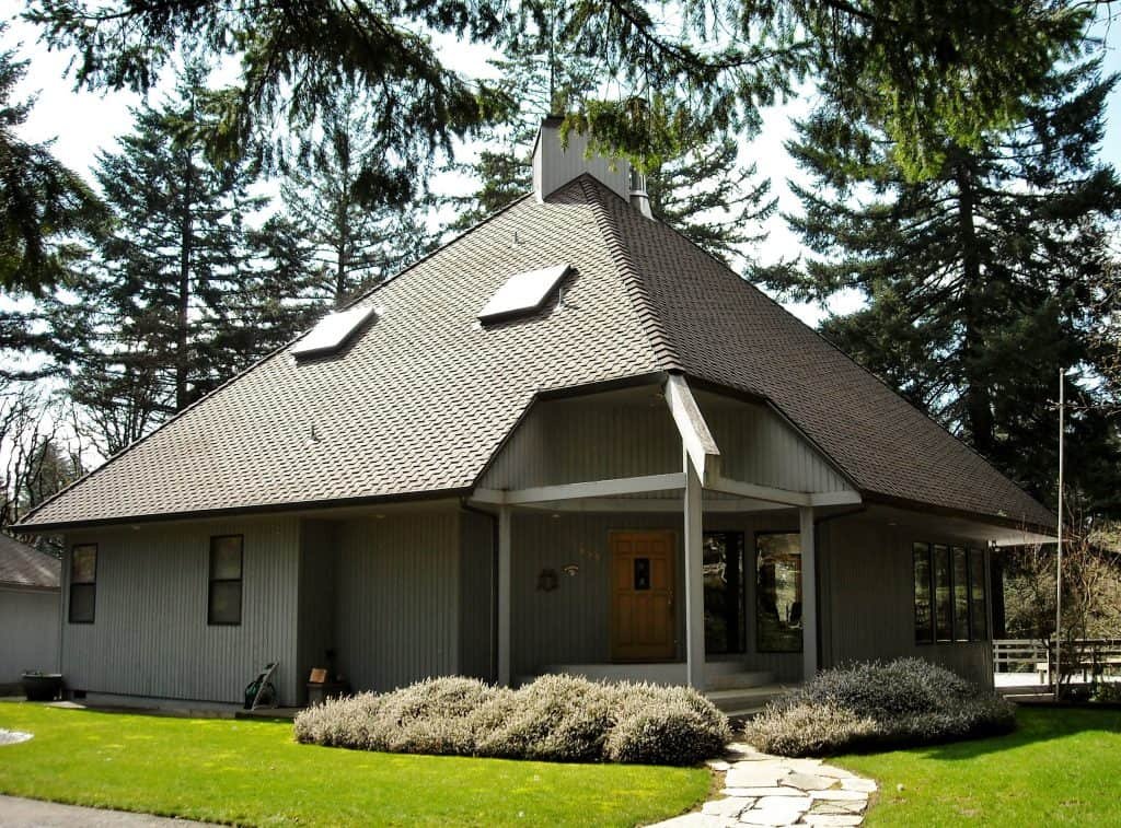 Completed residential roof in Salem, Oregon by Jeremy Dumanovsky Roofing
