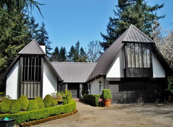 Completed roofing project in Salem, Oregon by Jeremy Dumanovsky Roofing